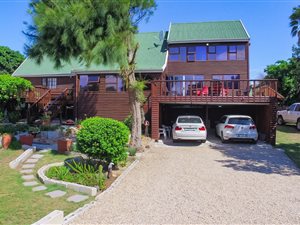 4 Bed House in Clarendon Marine