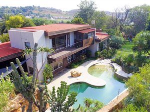 5 Bed House in Quellerina