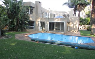 6 Bedroom House in Lakefield