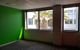 135 m² Commercial space in Parktown North