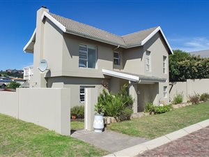 4 Bed House in Whale Rock