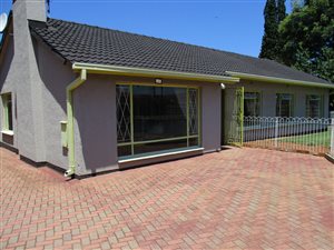 4 Bed House in Robertsham