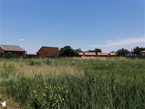 1000 m² Land available in Masada