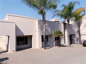 700 m² Office Space in Dowerglen