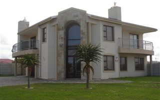 5 Bedroom House in Reebok