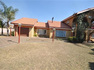 4 Bed House in Lennoxton
