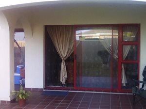 2 Bed Apartment in Uvongo
