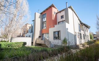 2 Bedroom Apartment in Somerset West Central