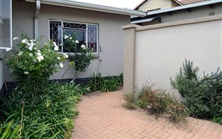1 Bedroom Garden Cottage in Craighall