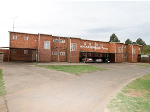 1 Bedroom Townhouse in Vanderbijlpark CW5