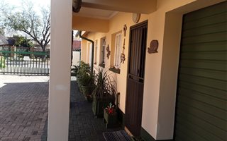2 Bedroom Townhouse in Erasmus