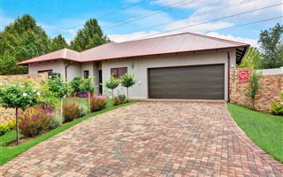 3 Bedroom Simplex in Cedar Creek