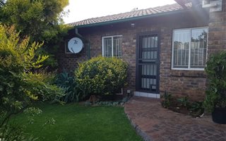Bachelor apartment in Highveld