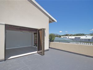 2 Bed Apartment in Wynberg
