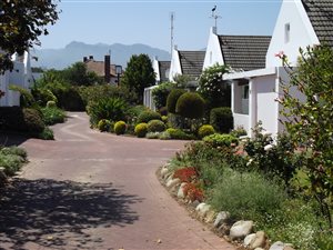 2 Bed Townhouse in Onder Papegaaiberg