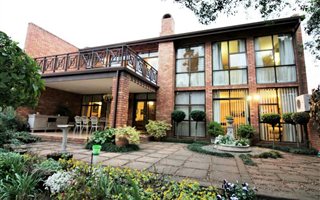4 Bedroom Townhouse in Oak Park