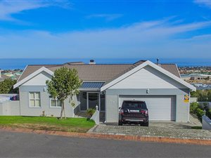 4 Bed House in Hemel en Aarde