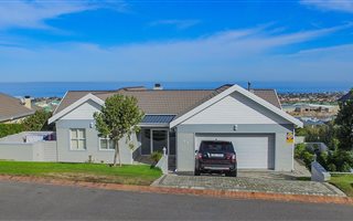 4 Bedroom House in Hemel en Aarde