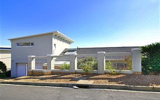 4 Bedroom House in Heldervue