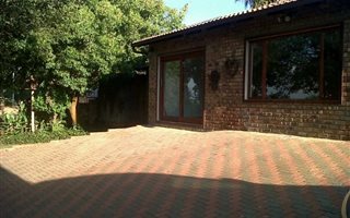 1 Bedroom Garden Cottage in Krugersdorp Central