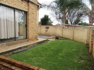 3 Bed Duplex in Heuwelsig Estate