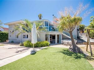 4 Bed House in The Links