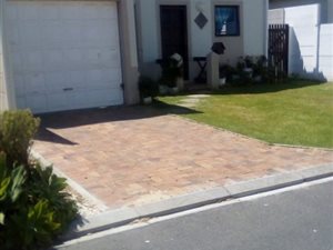 2 Bed House in Somerset West Central