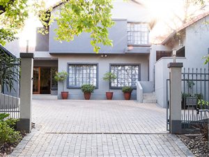 7 Bed House in Lynnwood Manor