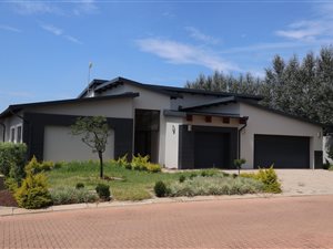 4 Bed House in Hazeldean (Silverlakes Surroundings)