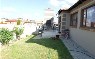 3 Bedroom Simplex in Kosmosdal