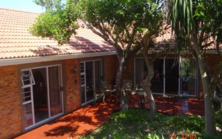 3 Bedroom House in Hersham