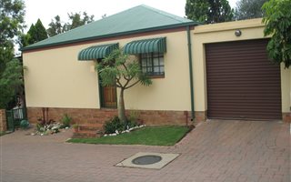 2 Bedroom House in Garsfontein
