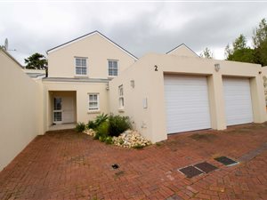 3 Bed Townhouse in Bergvliet