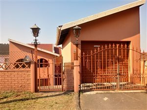 3 Bed House in Newlands West