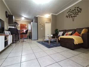 2 Bed Townhouse in Olievenhoutbosch