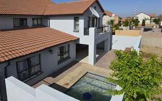 4 Bedroom House in Kyalami Gardens