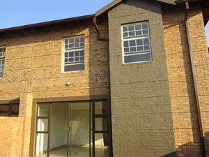 3 Bed Townhouse in Hazeldean (Silverlakes Surroundings)