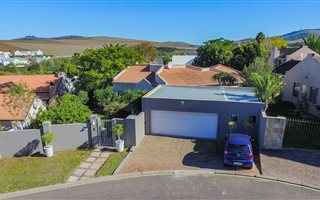 4 Bedroom House in De Bron