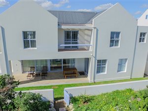 5 Bed House in Blue Lagoon