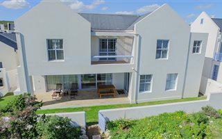 5 Bedroom House in Blue Lagoon
