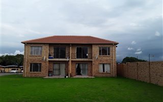 2 Bedroom Townhouse in Ravensklip