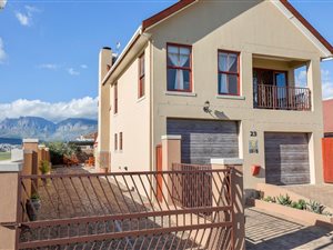 4 Bed House in Fairview Golf Estate