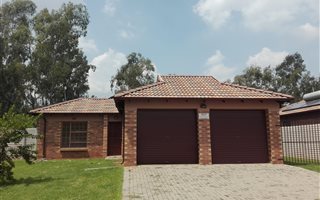 3 Bedroom House in Clayville