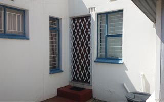 1 Bedroom Garden Cottage in Robertsham