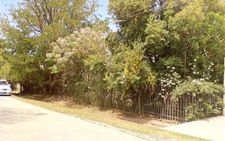 850 m² Land available in Bedford
