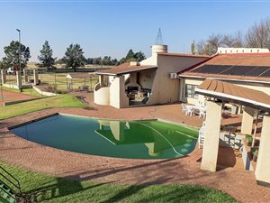 5 Bed House in Roodewal and surrounds