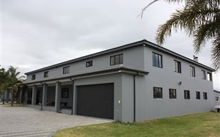 6 Bedroom House in Protea Heights
