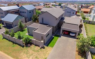 5 Bedroom House in Midlands Estate
