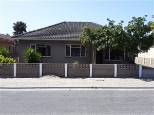 3 Bed House in Elsies River