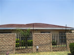 3 Bedroom House in Crown Gardens